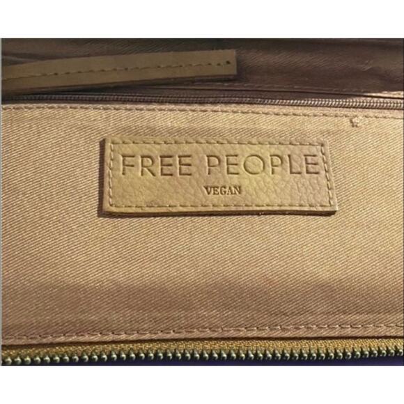 Free People Vegan Leather Zip Wristlet Wallet | NWT | Minimal Chic - Picture 5 of 7
